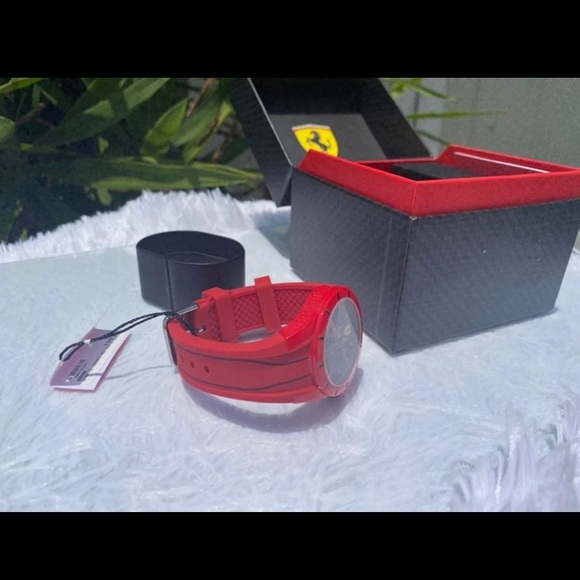 Men’s Ferrari watch - Picture 2 of 3